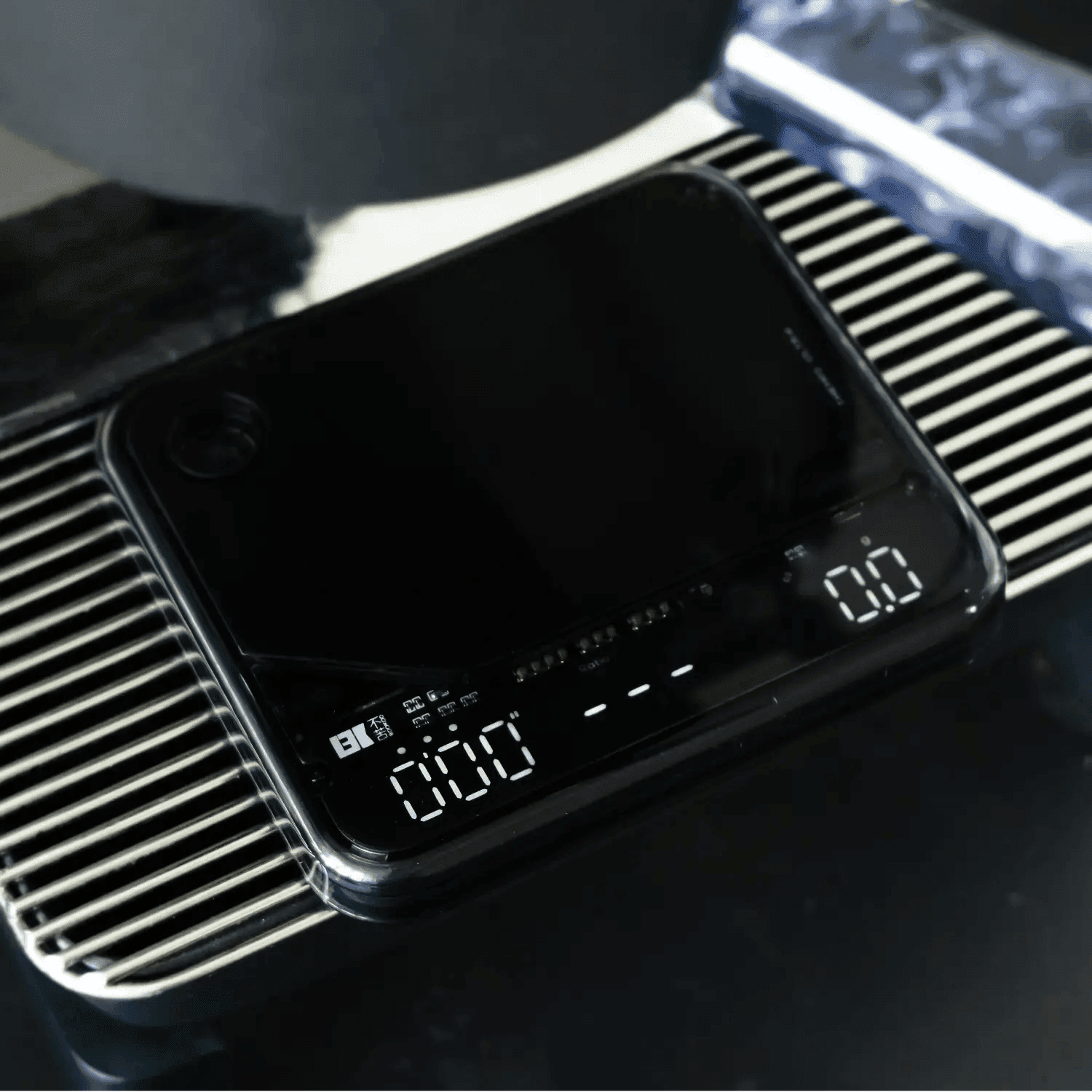 Themis Ultra Coffee Scale in Black or white, view 9