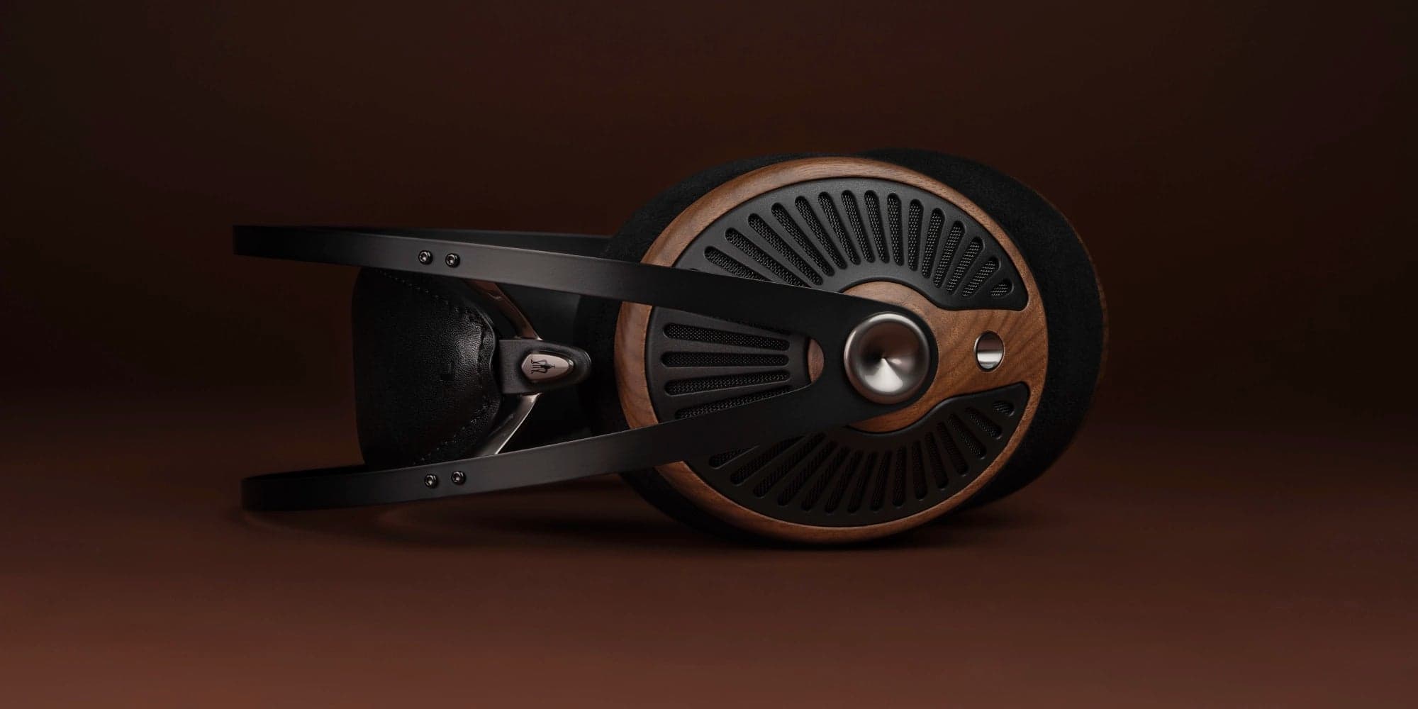 105 SILVA in Black, walnut, and silver