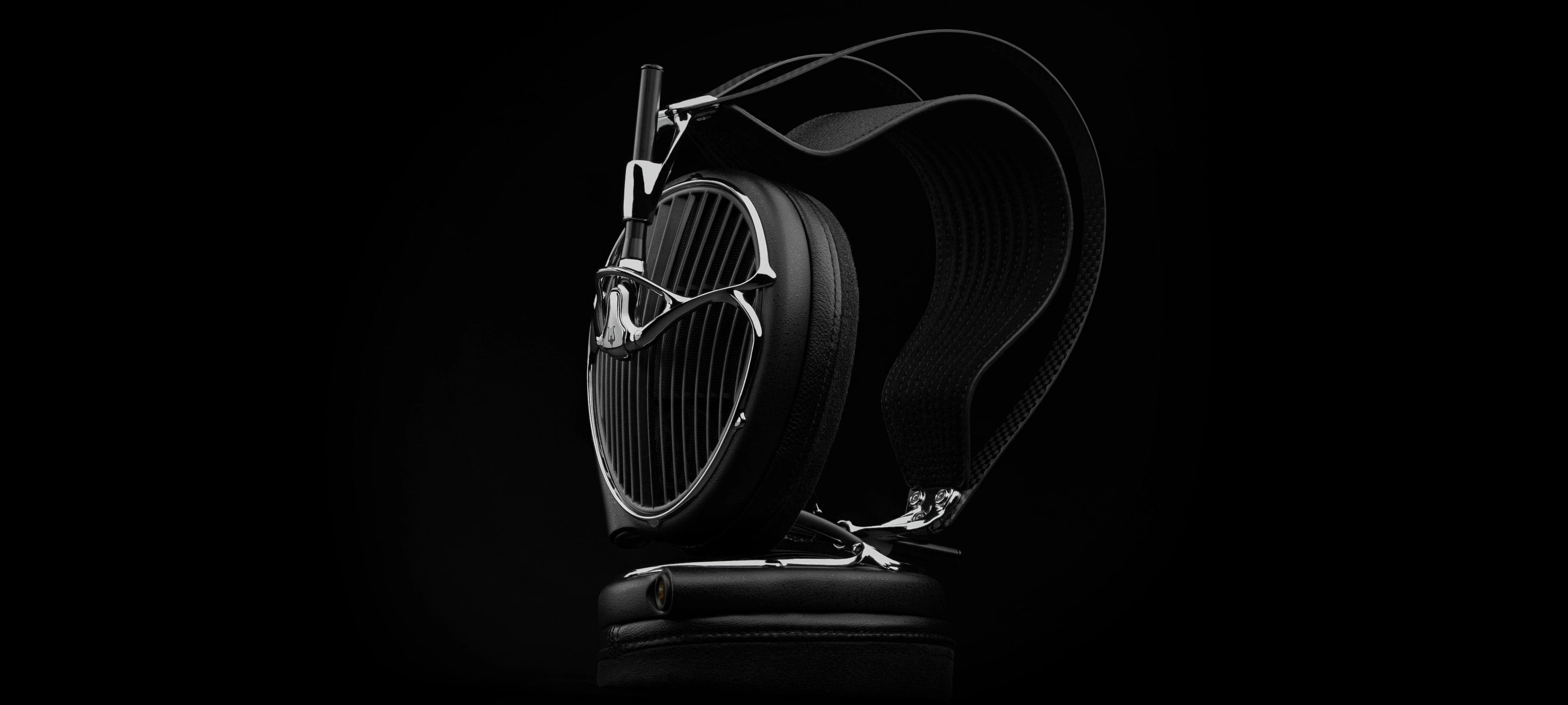 ARTA in Black and gunmetal