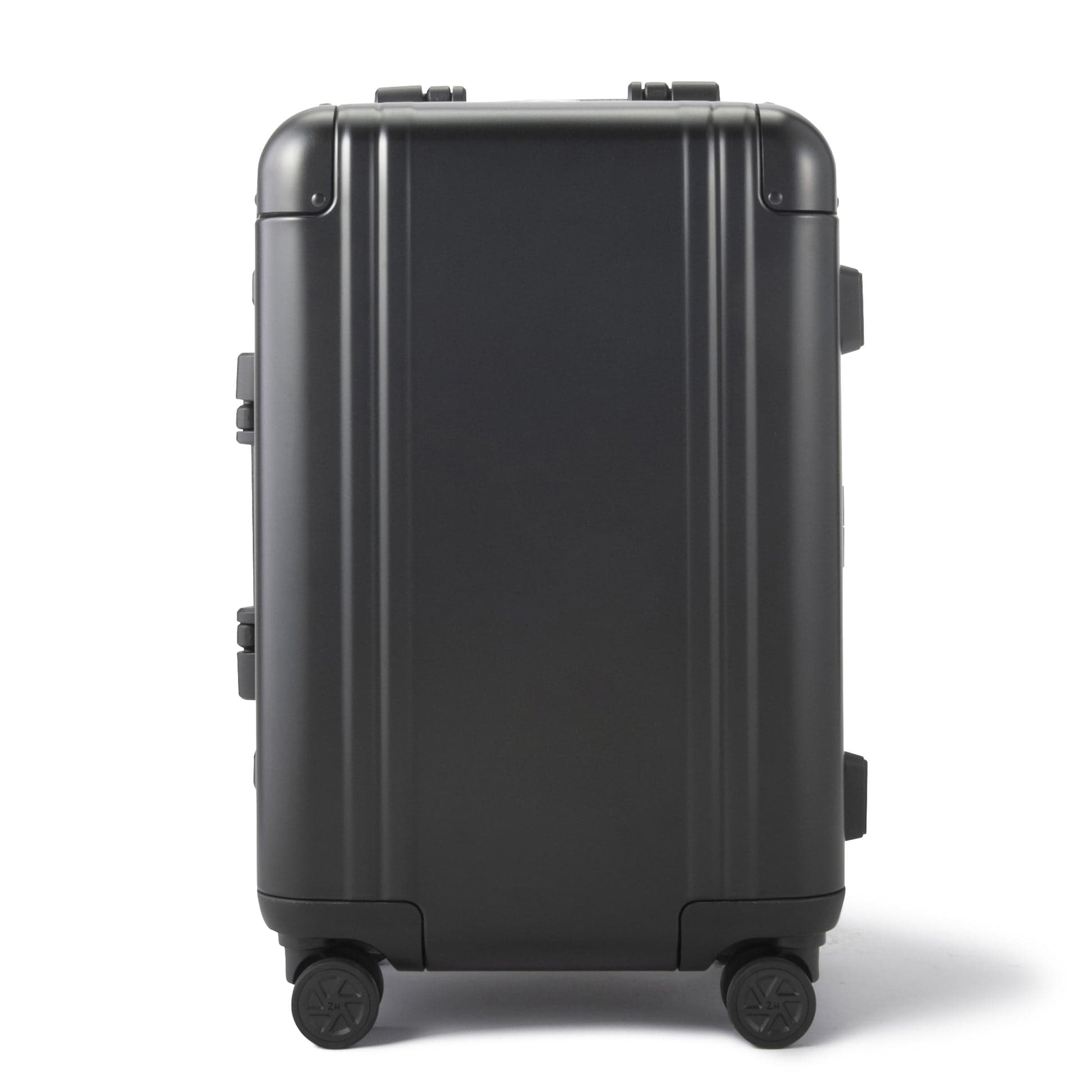 Classic Aluminum 3.0 International Carry-on 33L in Black