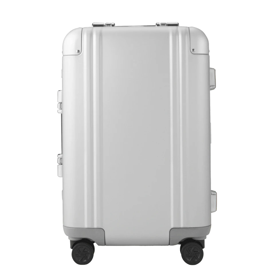 Classic Aluminum 3.0 International Carry-on 33L - Silver in Silver